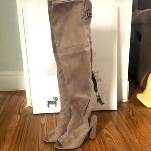 New Guess beige boots